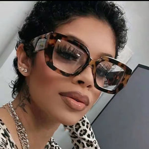 Trendy square frame fashion glasses