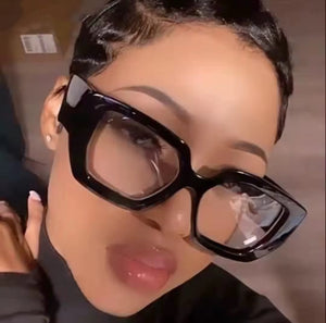 Trendy square frame fashion glasses